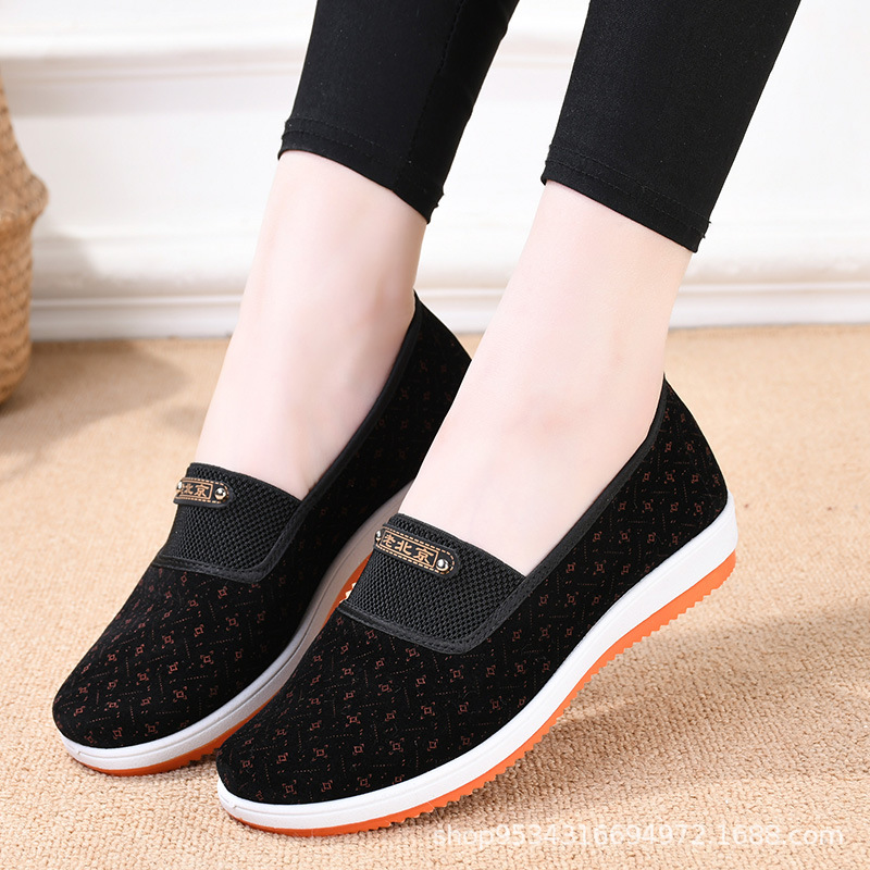 Zapatos viejos de las mujeres de tela de Beijing zapatos de primavera y otoño plana resistente al desgaste casual antideslizante-en los zapatos de la madre de las mujeres zapatos de tela inferior suave