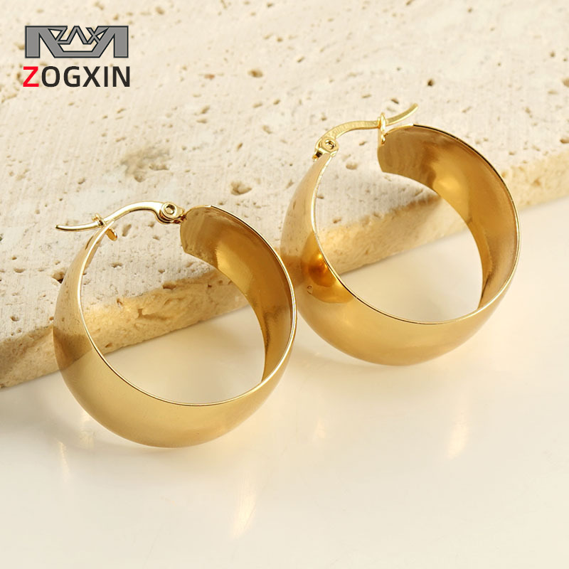 Pendientes de metal de alta calidad de acero inoxidable transfronterizo pendientes de diseño de nicho femenino pendientes de anillo retro europeo y americano pendientes