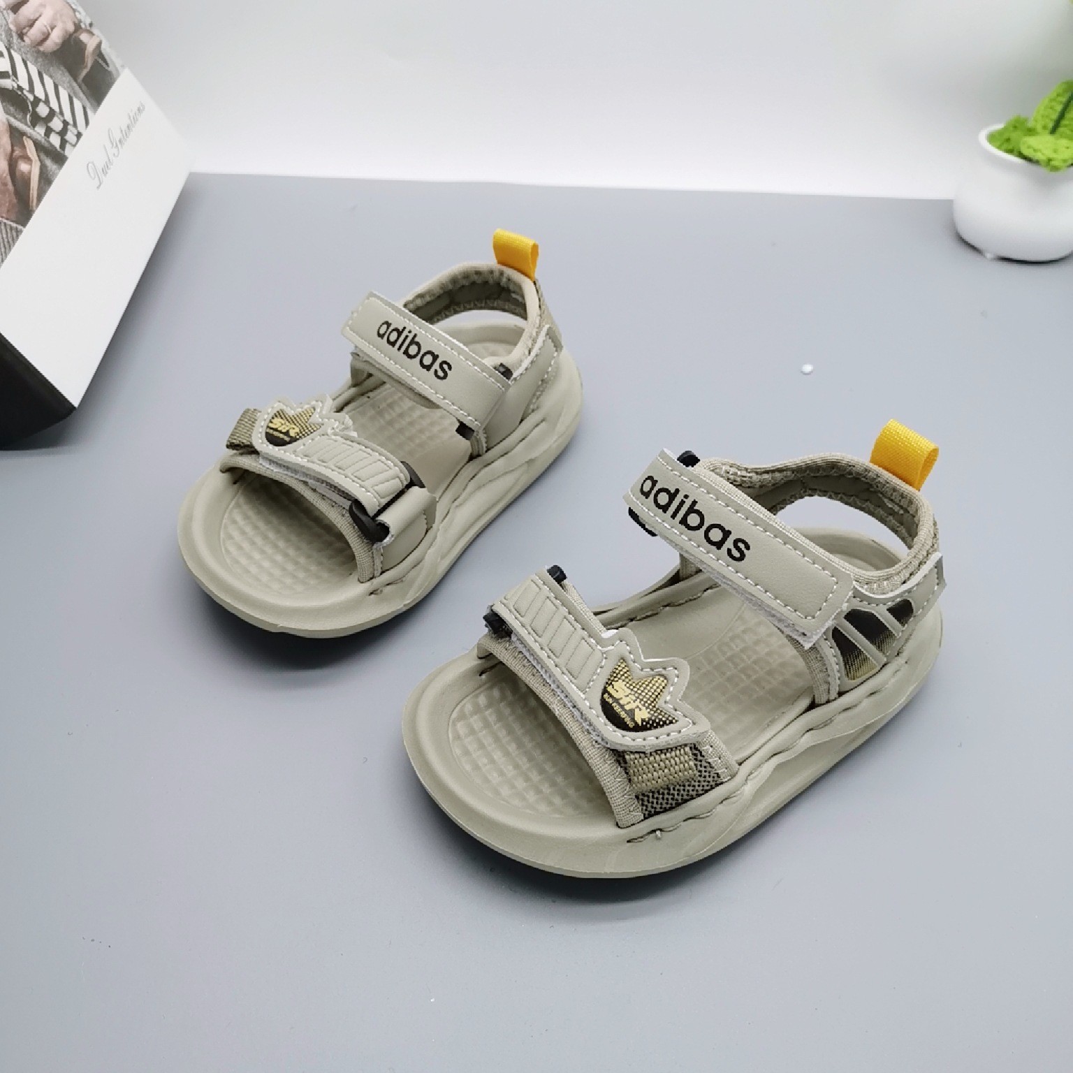 Sandalias de verano de 1 a 3 años Sandalias de fondo ligero para niños Zapatos de playa para niños Sandalias para niños Sandalias para bebés Zapatos para niños