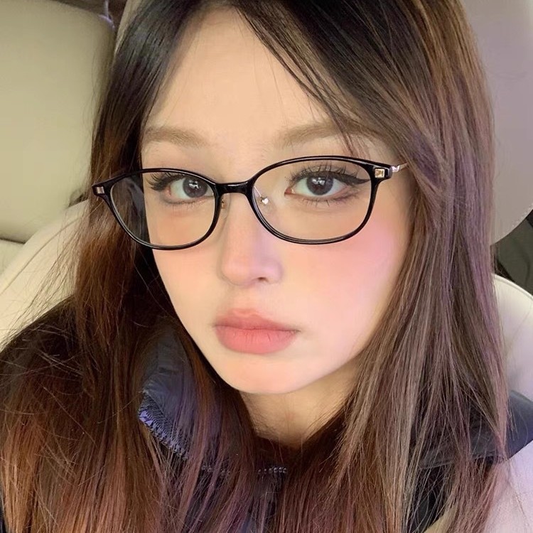 Gafas de venta caliente de comercio electrónico de alta gama de moda, gafas de lectura de marco cuadrado pequeño de té profundo, gafas de moda ultraligeras a prueba de luz azul sin maquillaje