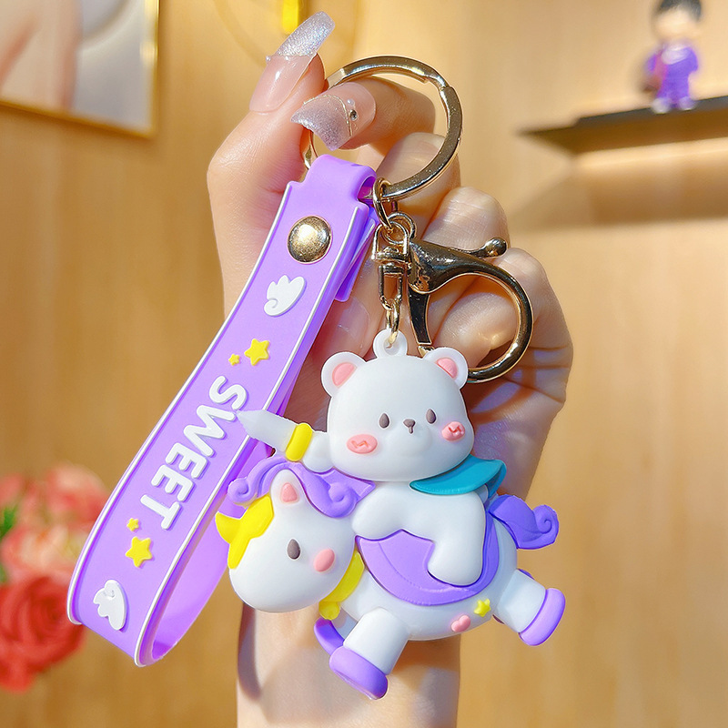 Muñeca de goma goteando bolsas escolares colgantes colgantes de muñecas colgantes de la máquina del mercado nocturno regalos al por mayor llaveros de dibujos animados