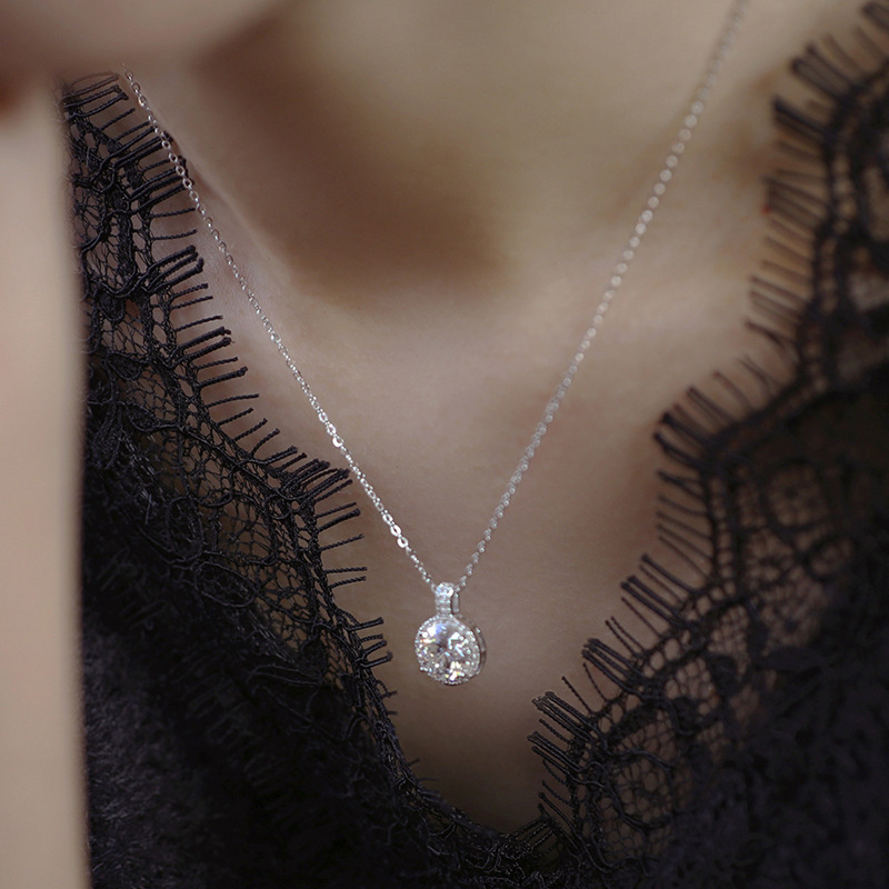 Round Sparkling Diamond Necklace For Women Elegant Versatile Gift_voghion.com