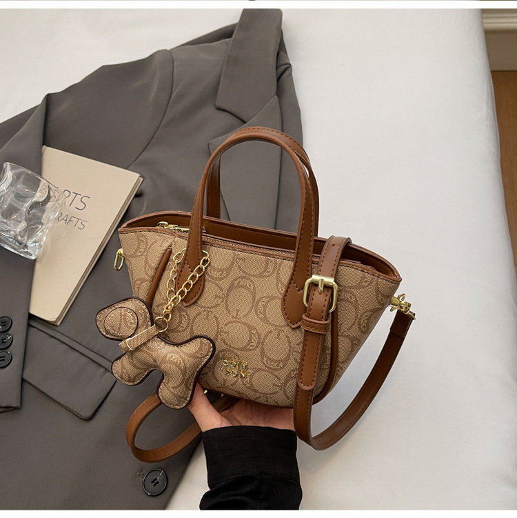 A high-end retro printed bucket bag for summer 2025, a trendy and versatile crossbody bag for women undefined