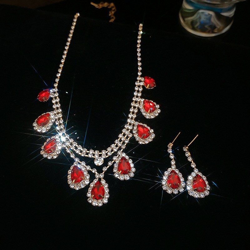 Collar de aretes cuadrados con incrustaciones de diamantes de dos piezas de moda, lujo ligero, collar de alta gama, temperamento exquisito, conjunto de joyas de todo fósforo