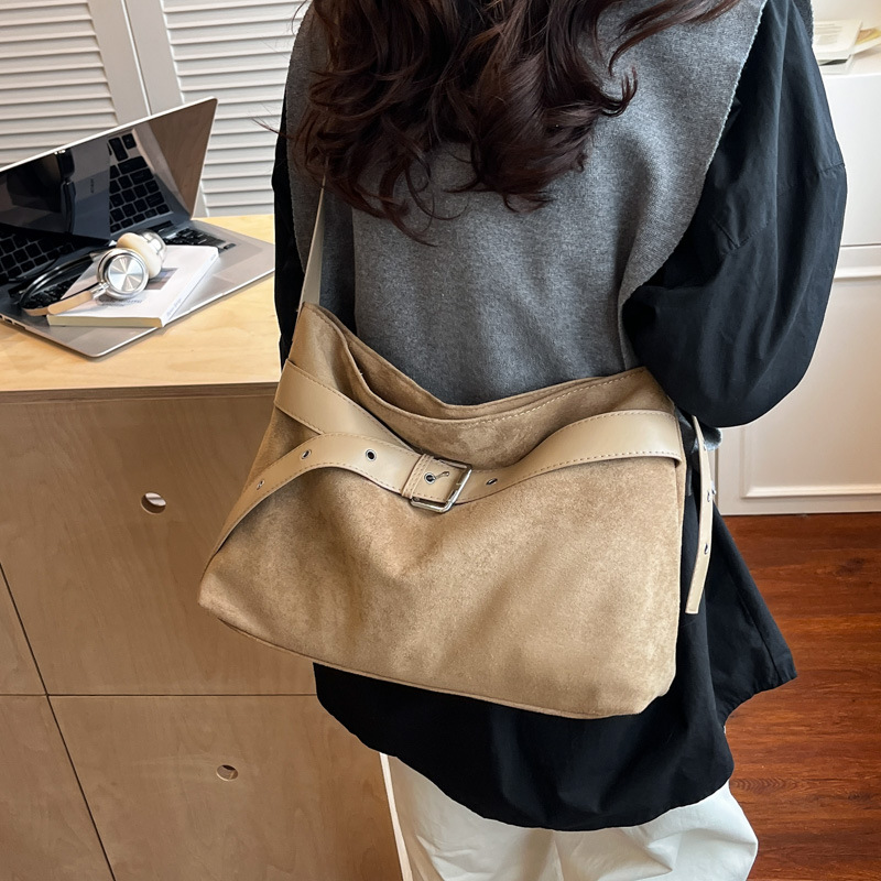 Transfronterizo mochila de seda esmerizada bolsa de gran capacidad para mujeres 2025 nuevo retro bolso de hombro lazo viento mochila