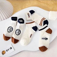 靴下の女性の春の夏の薄いタイプの笑顔の透かし彫りの通気性の隠れた靴下のかわいい日系の網の目は汗のソックスの卸売りを吸います。
