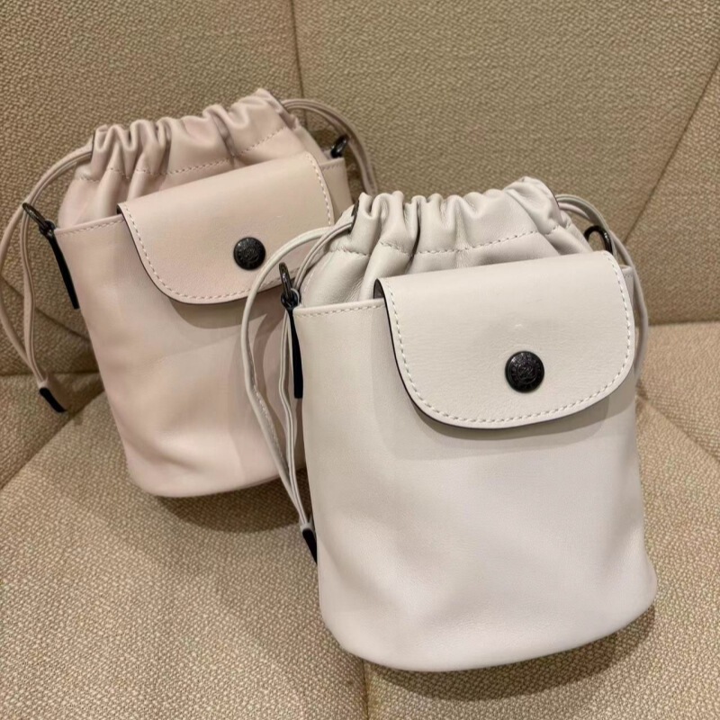 New Longxiang Small Bucket Wang Manyu Same Style Small Lucky Bag Drawstring Bucket Bag Fashion Single Shoulder Crossbody Bag Women's Bag New Longxiang Small Bucket Wang Manyu Same Style Small Lucky Bag Drawstring Bucket Bag Fashion Single Shoulder Crossbody Bag Women's Bag
