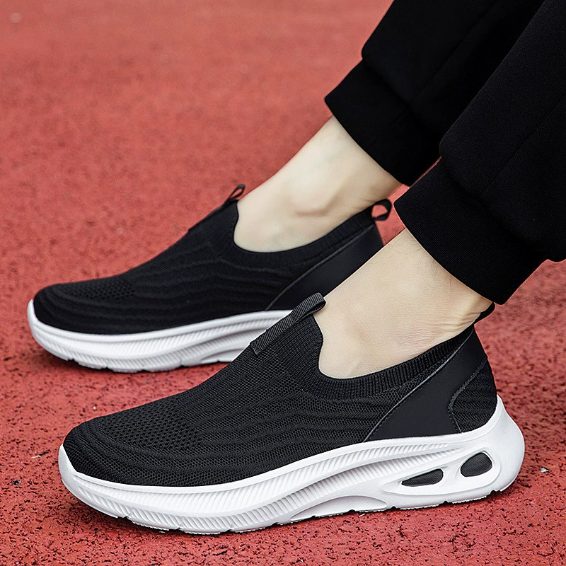 2025 летние легкие кроссовки с мягкой подошвой, черные нескользящие мужские туфли, обувь для папы среднего возраста, обувь без шнуровки, дышащая сетчатая обувь