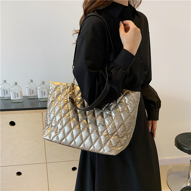 Large capacity tote for women 2024 new diamond grid shoulder women's cotton clothing bag, fashionable and trendy work_voghion.com