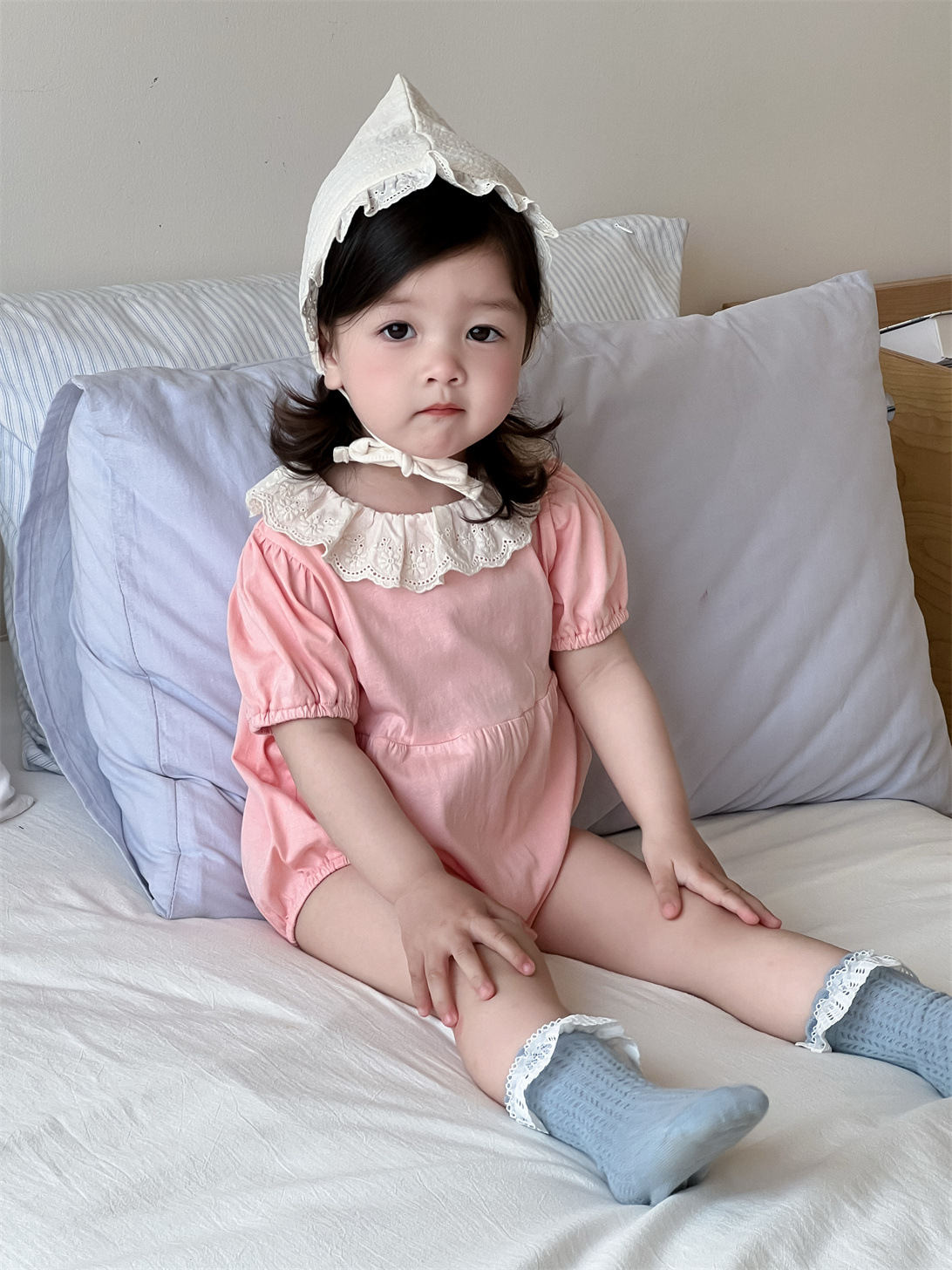 Ropa de verano para bebés, ropa fina para niños, mono de verano 2026 de nuevo estilo, ropa infantil estilo coreano, body con cuello de encaje para niñas.