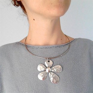 European and American New Collar Necklace Exaggerated Flower Cut Out Retro Heart Rose Flower Elegant Short Collar for Women