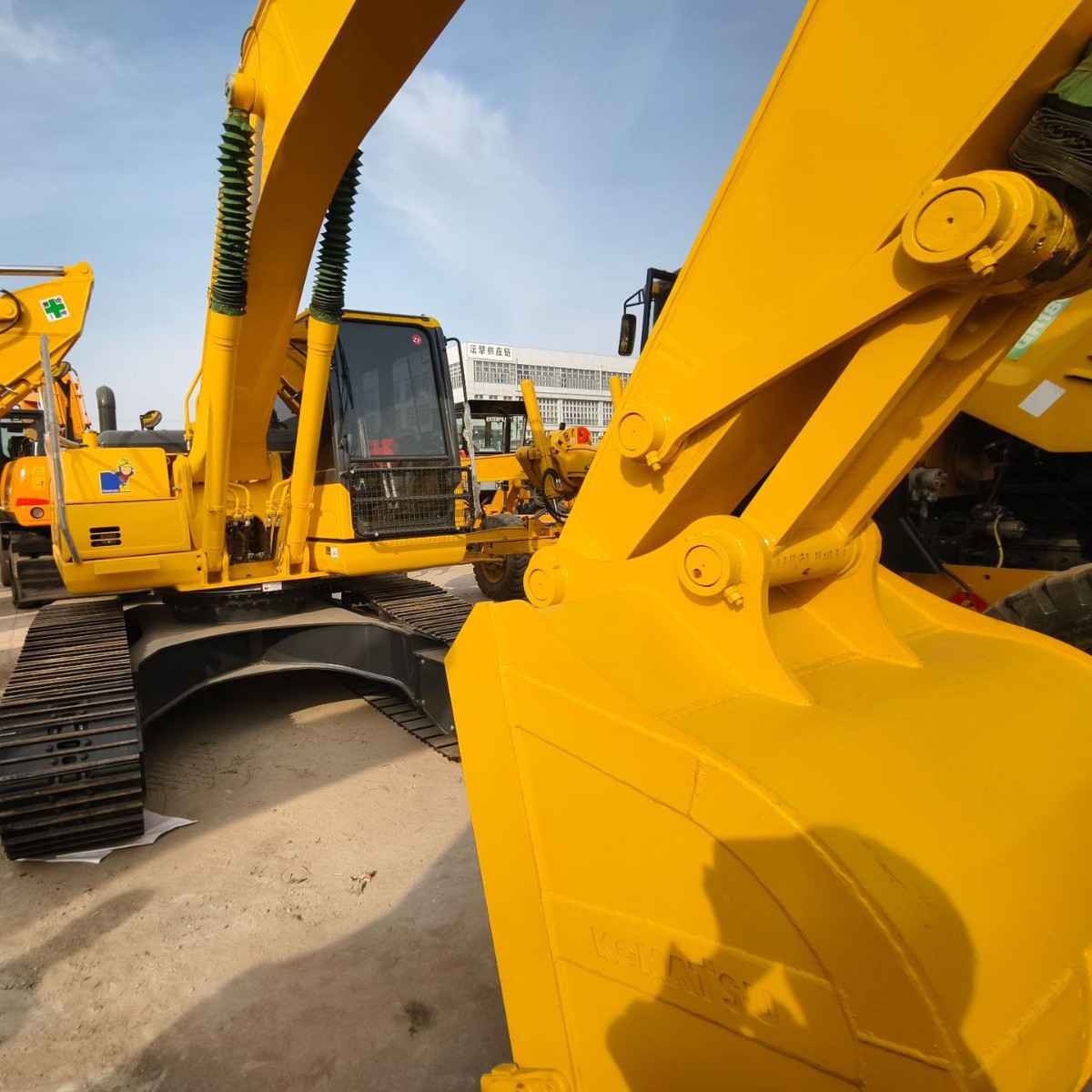 外贸出口 九成新小松220-8挖掘机 二手挖掘机