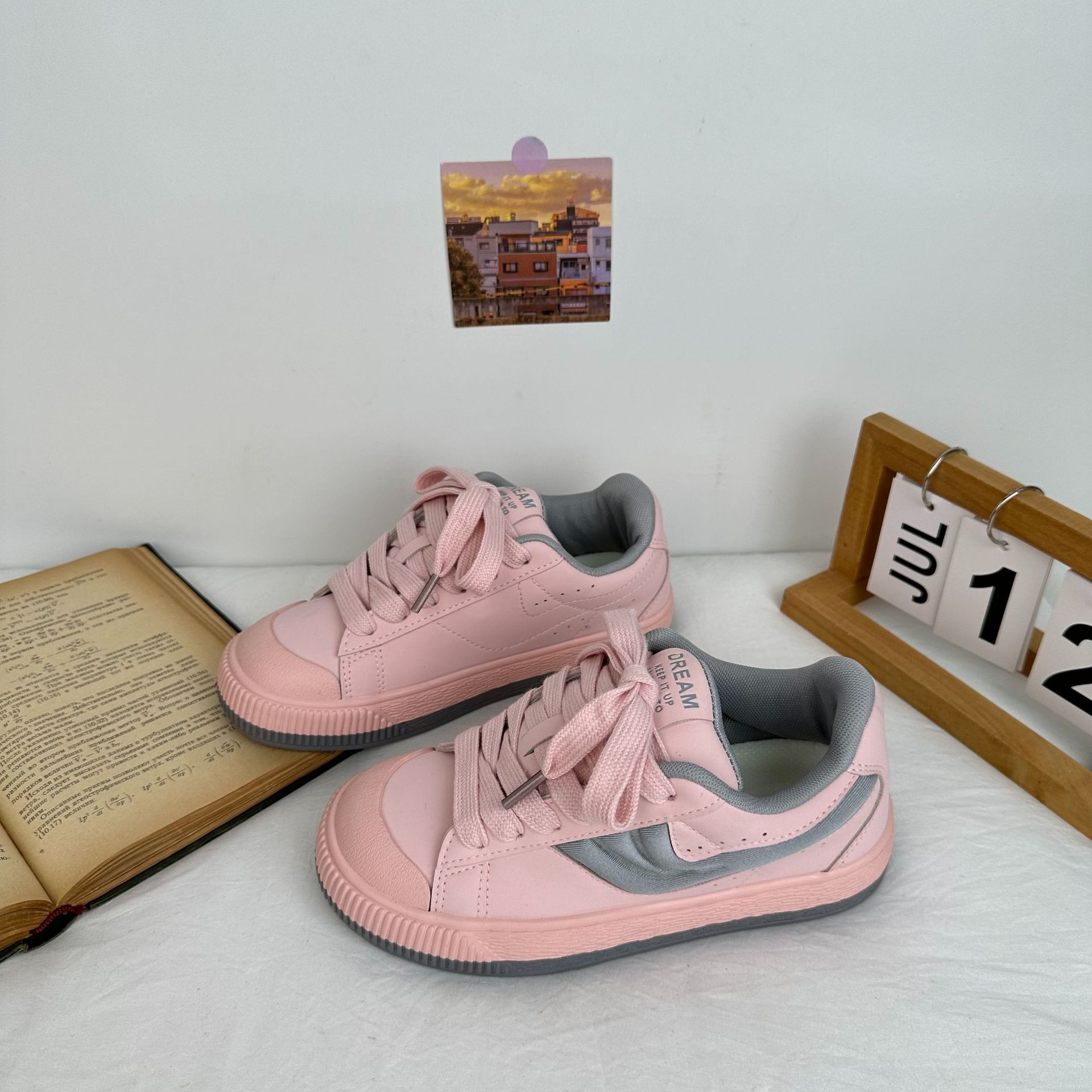 Yuanbo 2025 primavera nuevos zapatos de tabla bajos estilo coreano salvaje estilo universitario zapatos de lona casuales estilo Hong Kong zapatos de mujer image 5