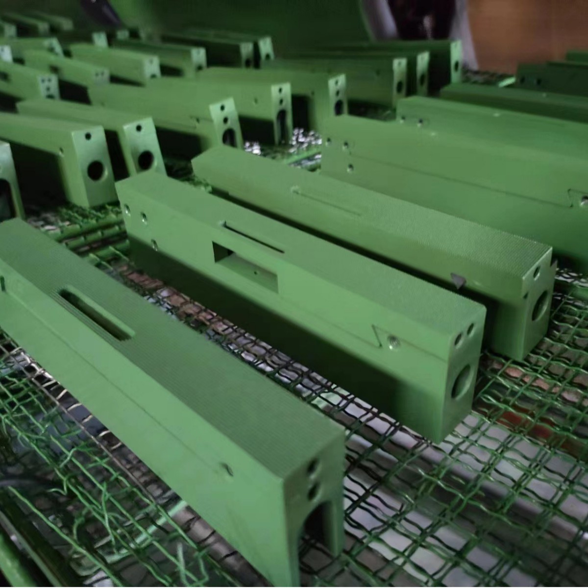 跨境直供现货面膜机模具特副隆铁副龙防粘耐高温喷涂加工定 制