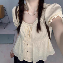 法式甜美蕾丝边娃娃衫短袖衬衫女夏季别致修身显瘦泡泡袖方领上衣