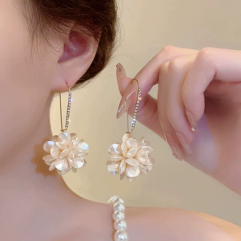 Изысканные ретро серьги из жемчуга, стиль Chanel, цветочные, французский ретро стиль, стиль легкой роскоши, западный стиль, стиль высокого качества, интернет-знаменитость