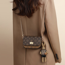 包包2025新款秋冬女包斜挎小包百搭高级感信封包单肩手机链条包