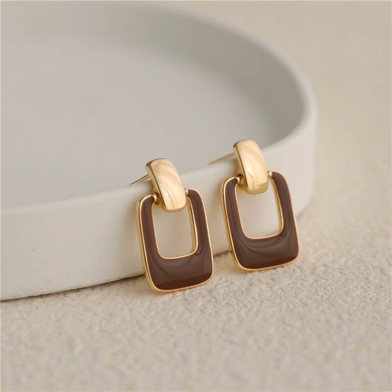 S925 silver needle autumn and winter new coffee color earrings female niche design high-grade French retro temperament earrings S925 silver needle autumn and winter new coffee color earrings female niche design high-grade French retro temperament earrings