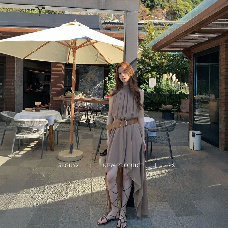 Seguyx Shibuya Pleated High-Waisted Dress with Belt, Irregular Skirt, Elegant and Slimming French Vacation Style E131