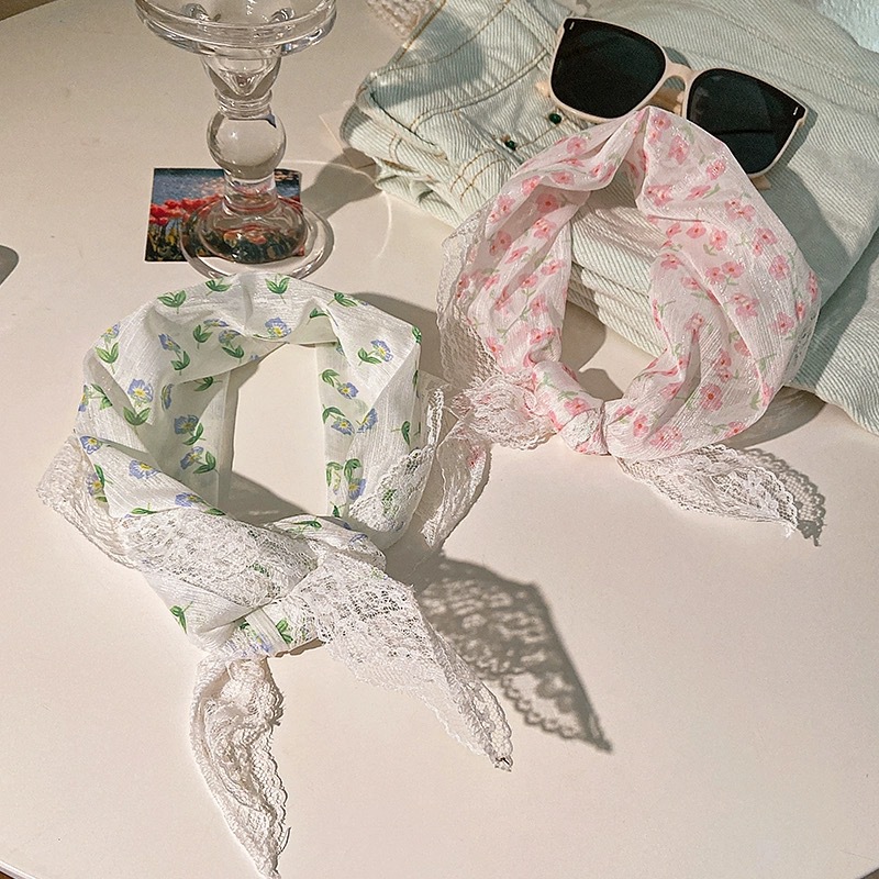 Pequeña toalla triangular de flores ~ bufandas de seda encaje correa de cabello turbante fotos atmósfera 2024 primavera nuevos accesorios para el cabello