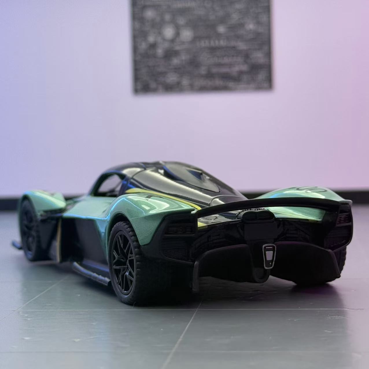 Li Jiaxin modelo de coche de aleación 1 a 32 Martin-Valkyrie coche deportivo retroceso coche de juguete para niños decoración del modelo de sonido