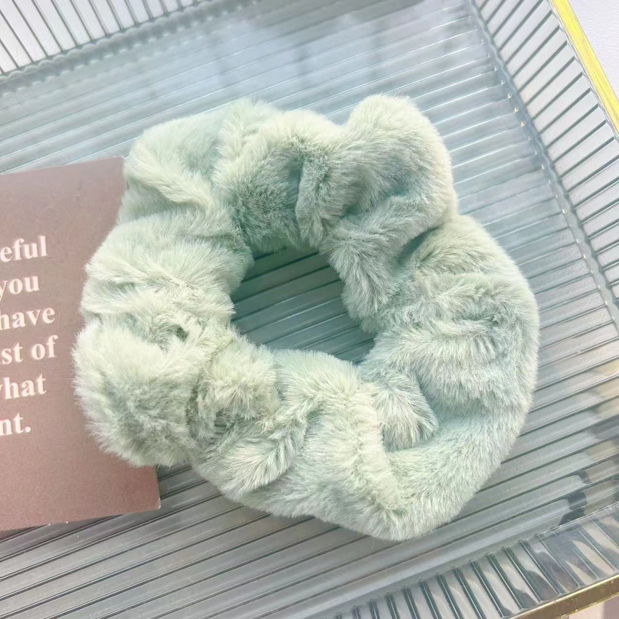 Otoño y invierno simple de color sólido de peluche collar de intestino elástico cabello de la cabeza de la niña detrás del anillo de cabello de la cabeza