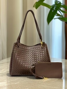 Woven capacious design one-shoulder bag, trend of season
