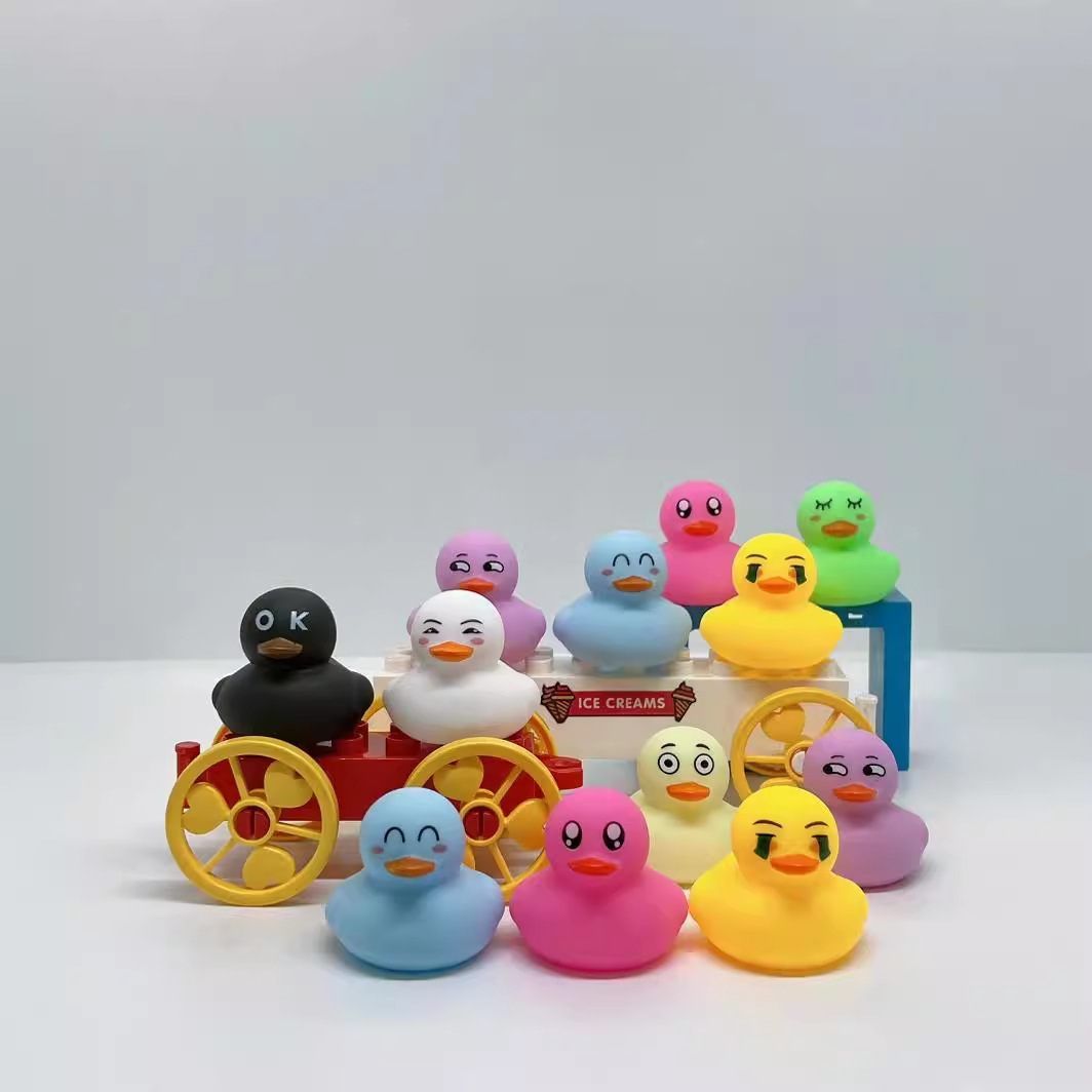 Cute little yellow duck pinch called Internet celebrity facial expression duck water toy bath artifact BB ring cute animal gift