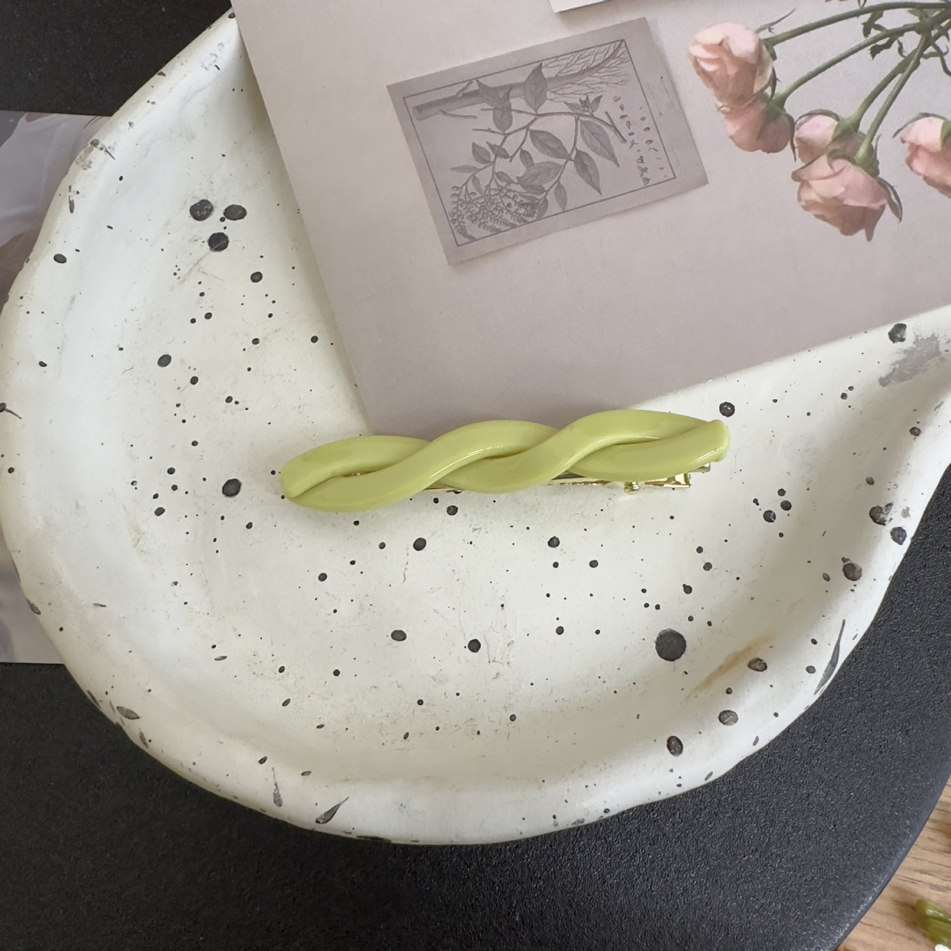 Spring and Summer new elegant romantic acetate twist hairpin pair clip girl side bangs clip duckbill clip temperament female_voghion.com