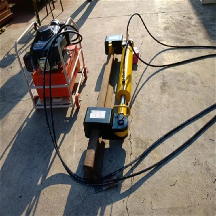 El estirador es fácil de usar y fácil de operar. El estirador de riel tipo YLS - 900 es hidráulico para riel.