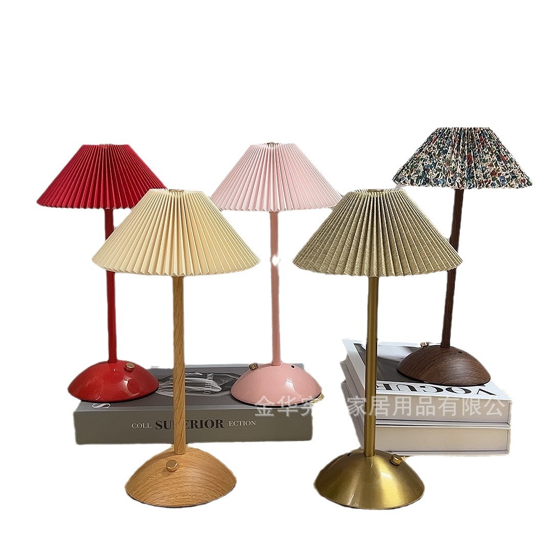 Luz de cabezal de cama dormitorio cálida ins luces de tres colores de luz de luz de escritorio de tacto atmósfera simple adornos pequeños flores de fractura USB carga