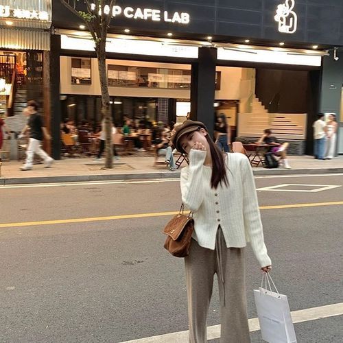 V-neck full shoulder knit sweater autumn women's style petite fashion inner layer base shirt top sweater