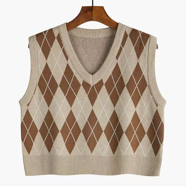 Age-Reducing Short Quilted Vest for Women in Autumn and Winter 2025 Sweet Preppy Style Knitted Sweater Vest with Knitted Vest Age-Reducing Short Quilted Vest for Women in Autumn and Winter 2025 Sweet Preppy Style Knitted Sweater Vest with Knitted Vest