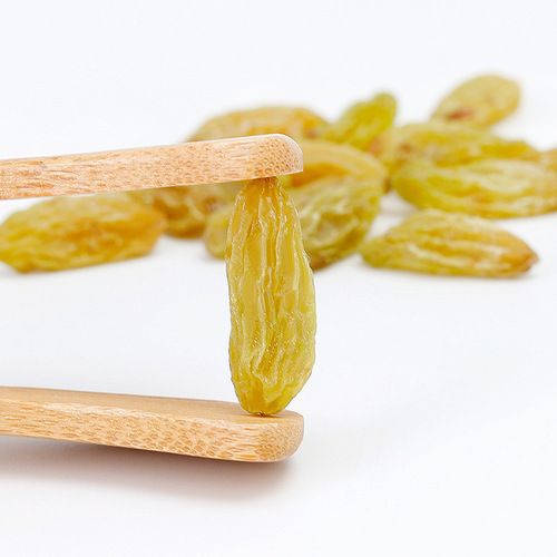 Xinjiang seedless raisins 500g wholesale, new freight forwarder sends large particles of clean and sand-free raisins