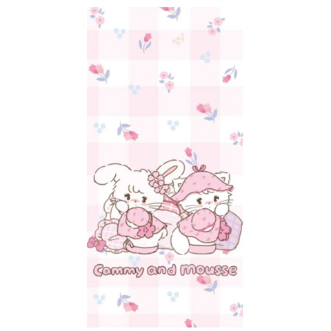 침대 옆에 떠 있는 꽃 파자마 베이비