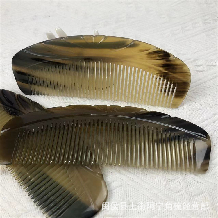17cm Natural Horn Comb Meridian Massage Comb Wide Tooth Hair Comb for Home and Travel overview