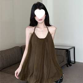 度假风露背挂脖吊带背心女夏季纯欲气质无袖外穿宽松辣妹绿色上衣