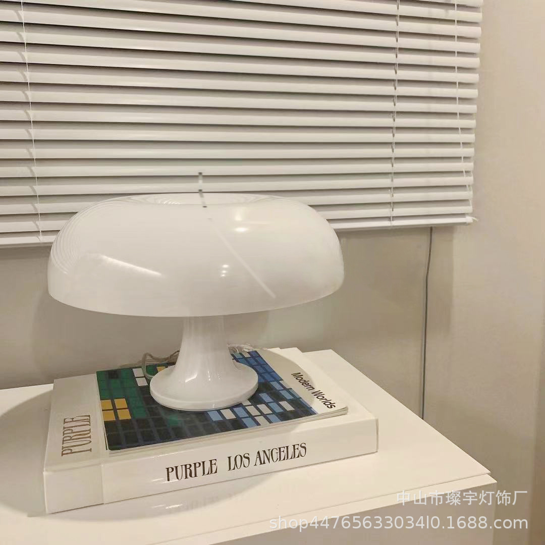 화이트 USB 모델 3색 무단계 디밍