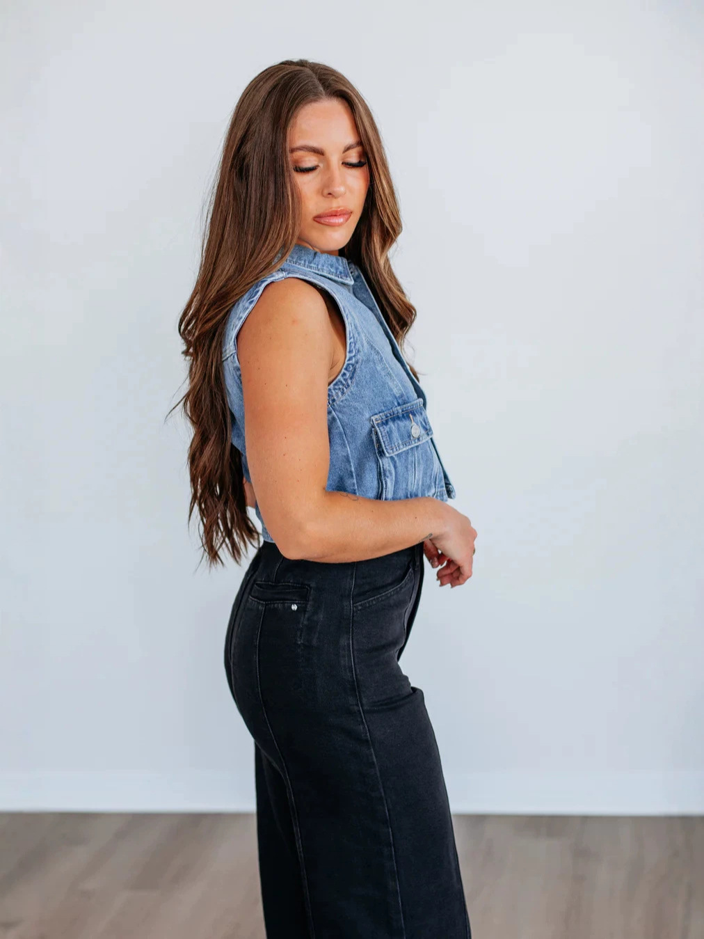 Chaleco de vaquero corto de mujer 2026 primavera y otoño nuevos productos de bolsillo grande simple chaleco sin mangas blusa suelta cardigan 6255
