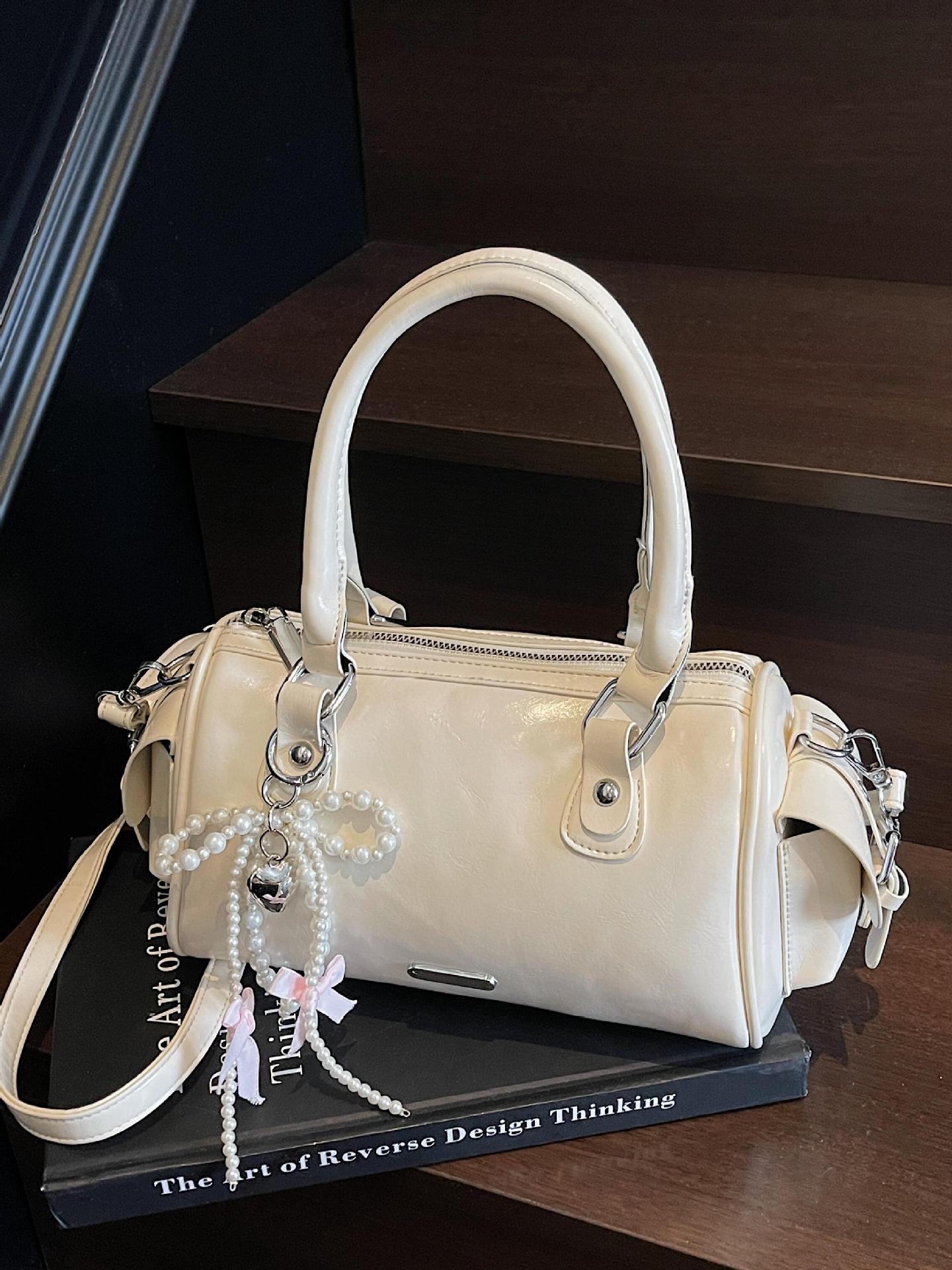 Versión coreana del bolso pequeño de mano súper caliente para mujer 2025 nuevo bolso de hombro de diseño de nicho bolso de mensajero popular de verano