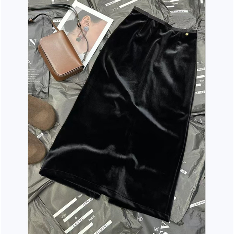 Early Autumn New Style 2025 Slightly Tipsy French Romantic Velvet Warm and Soft Glossy Slimming Look Velvet Slit Skirt