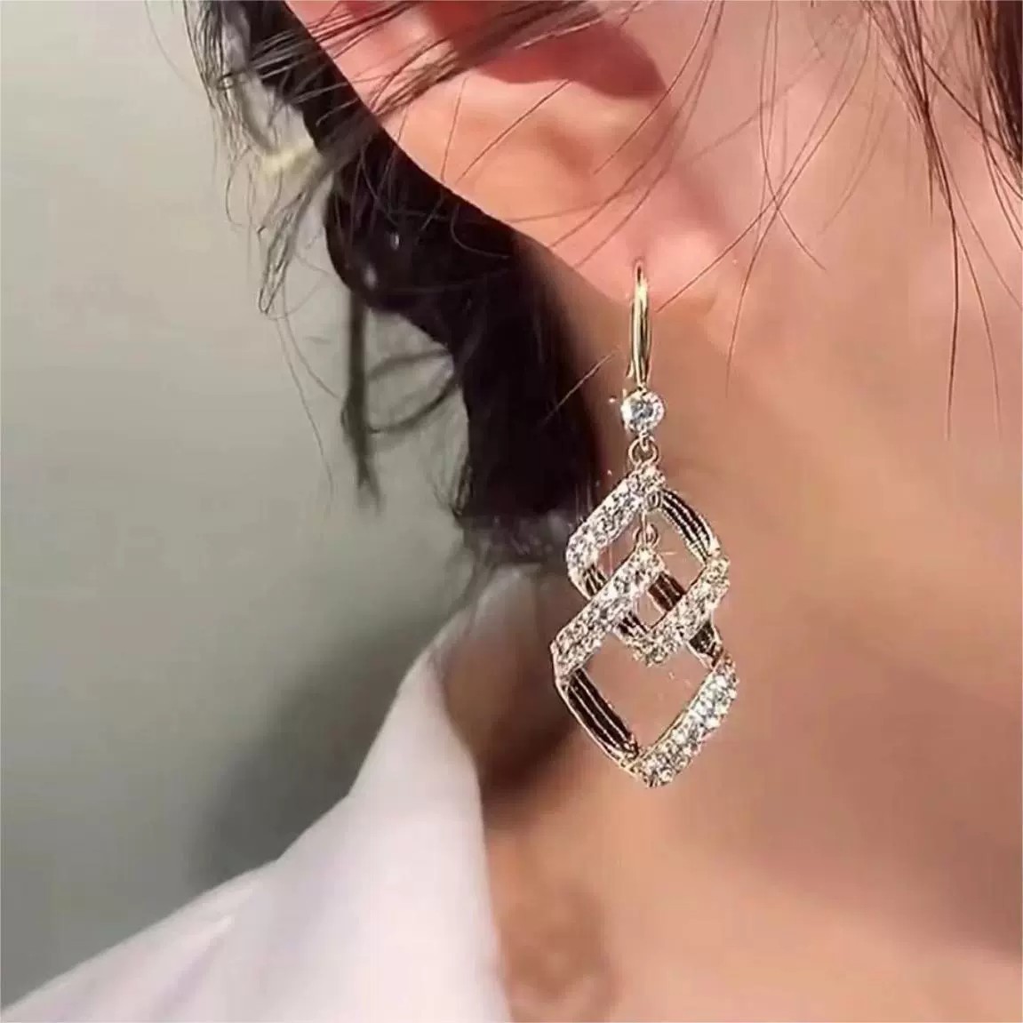 Geometric fashionable elegant earrings, European style, light luxury style, high-quality style, simple and elegant design