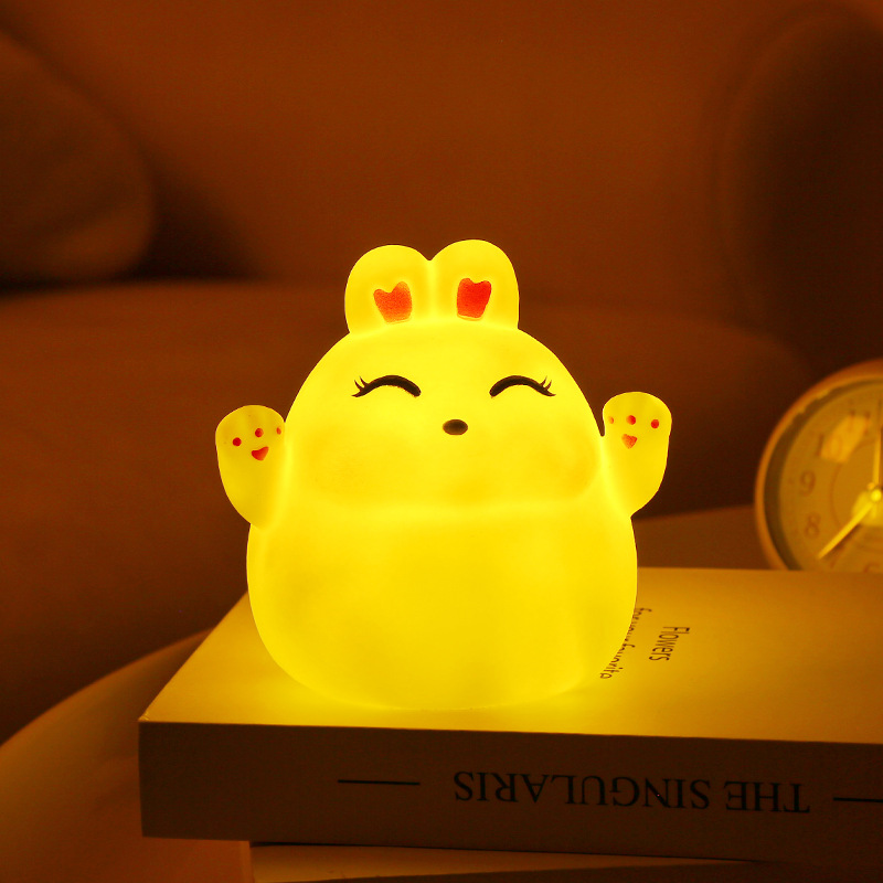 손짓하는 토끼 (모조 실리콘 소재)