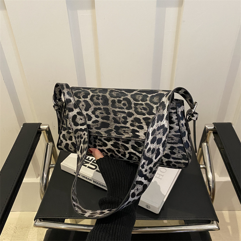 Niche Zhong leopardo bolso de brazo para mujeres 2024 invierno nuevo estilo simple estilo de moda extranjero bolso cuadrado personalidad bolso de hombro