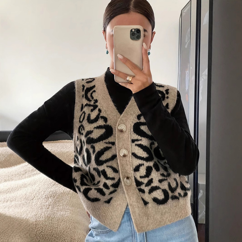 Amazon Cross-border European and American 2025 E-commerce New V-neck Single Row Button Loose All-match Knitted Vest Sweater