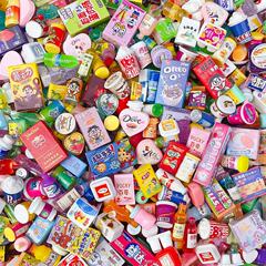 ミニチュアの食べ物をシミュレーションして、ミックスしたミニボトルの飲み物の瓶の卸売り樹脂の部品のdiyの置物の立体の瓶を遊びます。