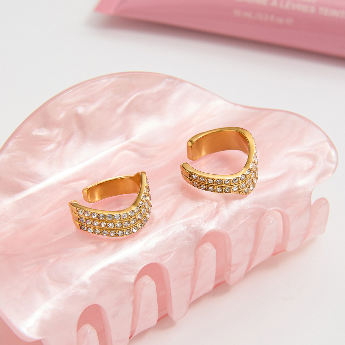 Wanxing Europa y los Estados Unidos ondas de diamante de oro 18 quilates pendientes de acero inoxidable ligero lujo joyas transfronterizas de alto nivel nicho de diseño pendientes