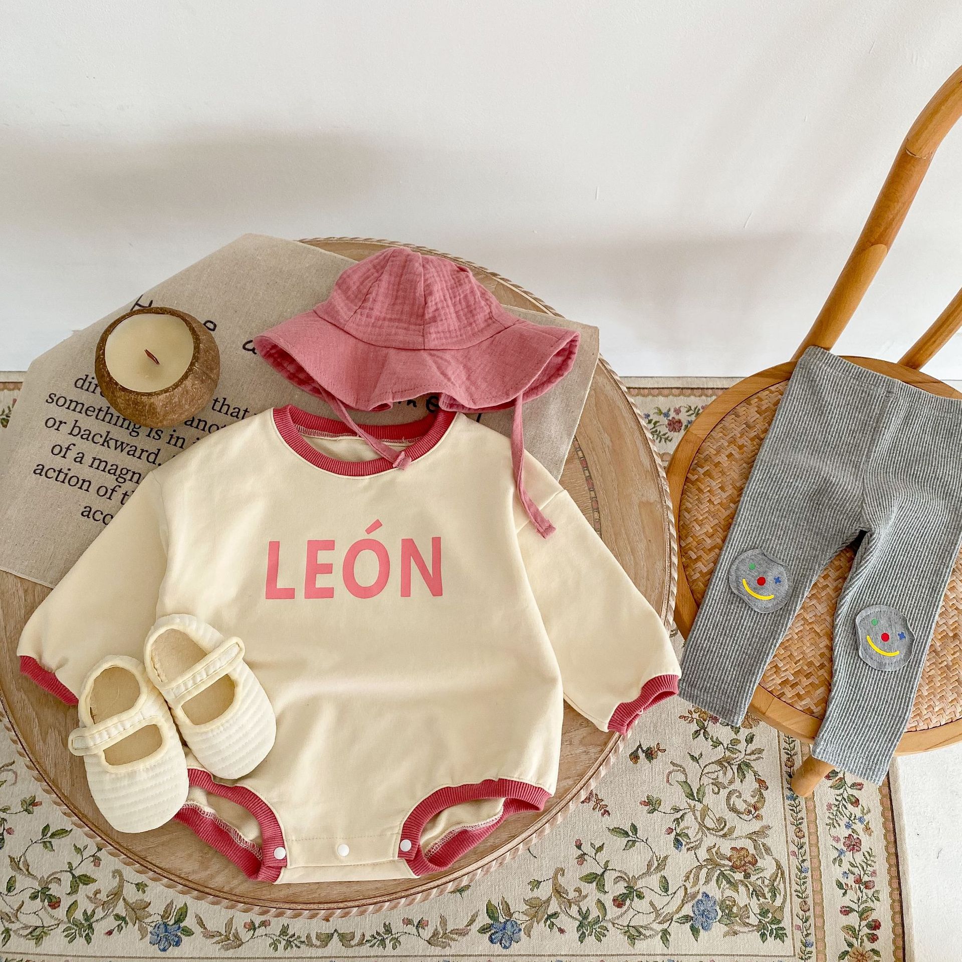 Collezione autunno 2024: maglietta a maniche lunghe con lettere stampate per neonati e bambini piccoli, pantaloni con toppa con faccina sorridente,_voghion.com