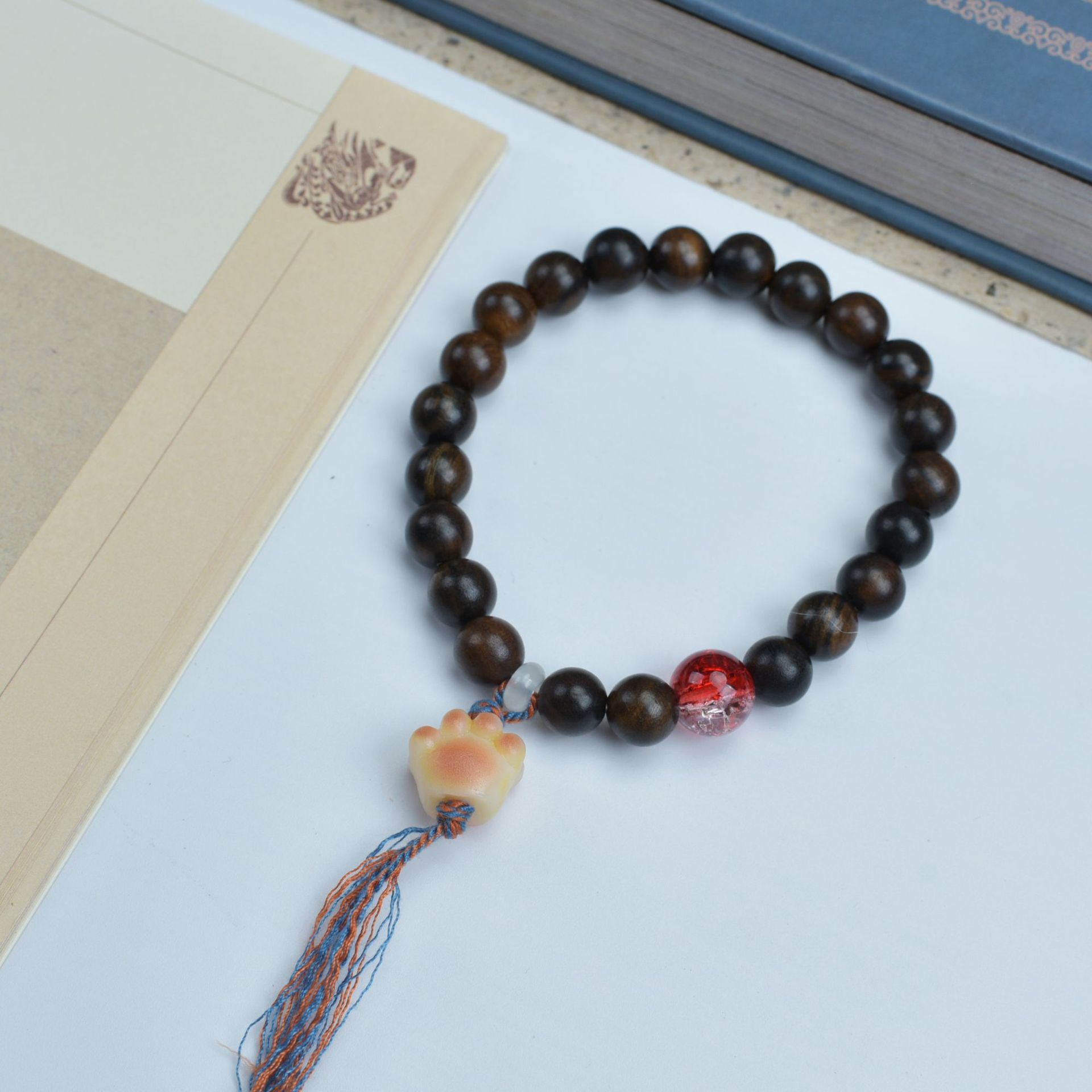 쉔귀바오 8mm [붉은 얼음깨진구슬+고양이발톱]