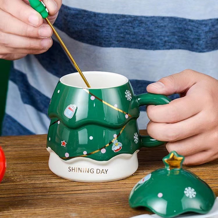 Creativa forma de árbol de Navidad taza alivio personalidad de alto valor taza de bebida de cerámica amantes de regalo taza de café